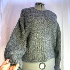 Abercrombie & Fitch Gray Cable Knit Crew Neck Sweater Women's S/M Dolman Sleeves